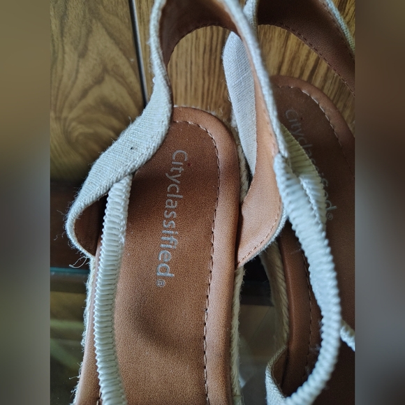 CityClassified Wedge Sandals size 8.5 - Picture 6 of 7